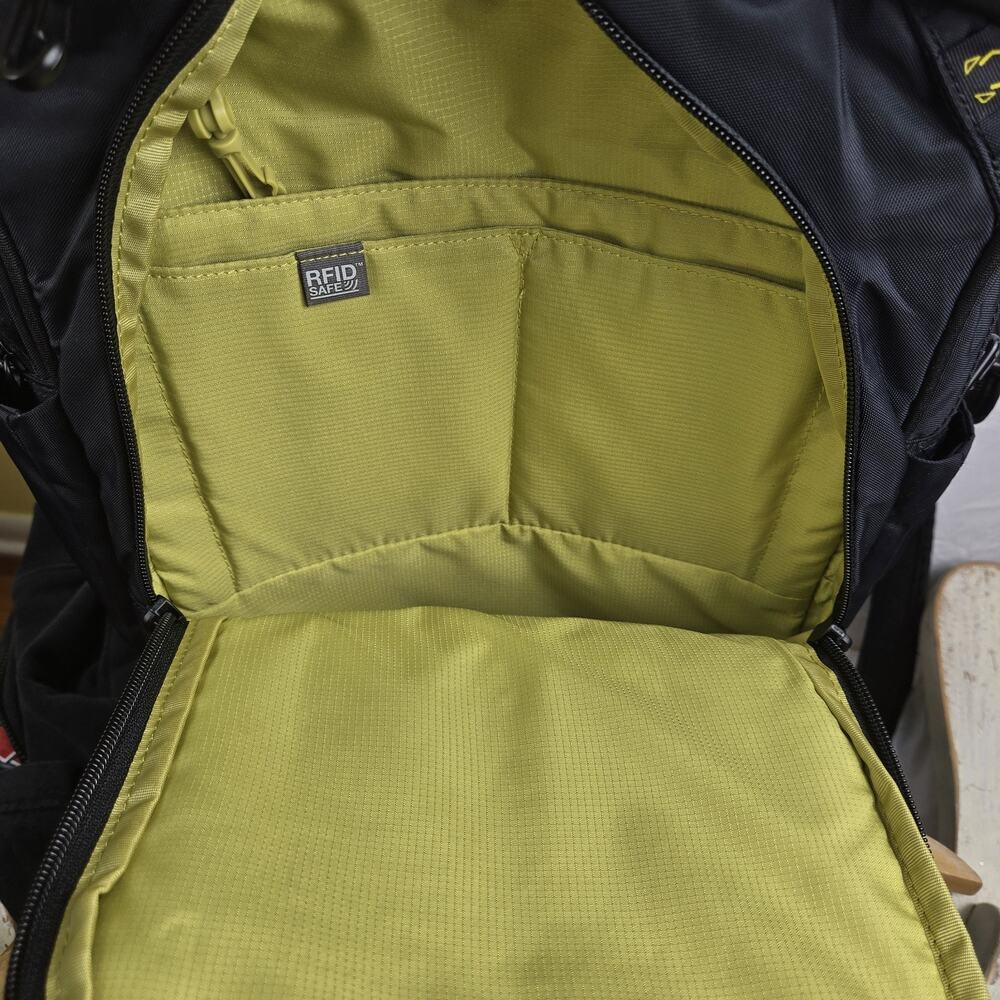 Pacsafe MetroSafe 300 Gii Laptop Bag In Black - Picture 11 of 13